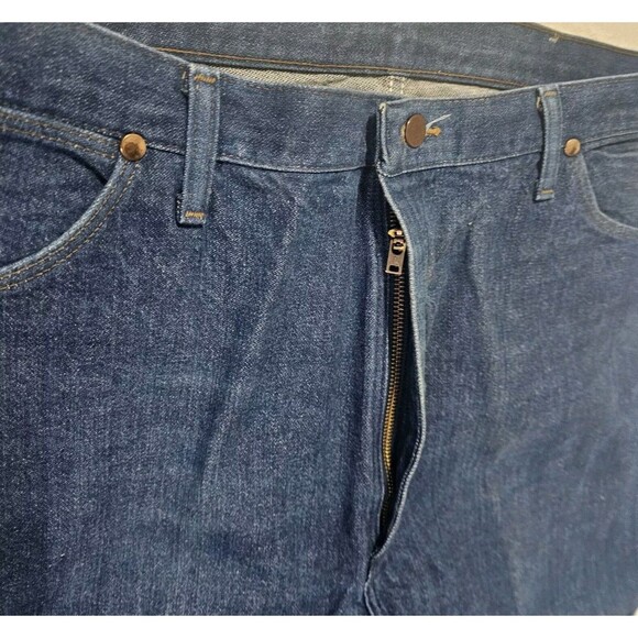 Wrangler Jeans Men 42x32 Blue Denim Dark Wash 13MWZ Cowboy Cut Orginal Fit - Picture 5 of 16